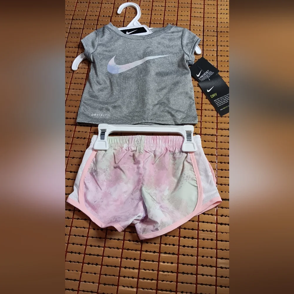 Nike Infant Girl’s Dri-Fit T-Shirt & Shorts Set (2-pieces) 18m nwt, pink
